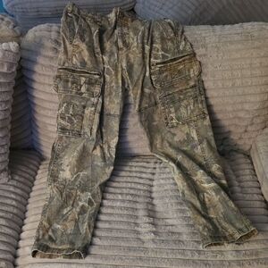 Hollister Men's Camo Cargo Pants in Green and Brown
